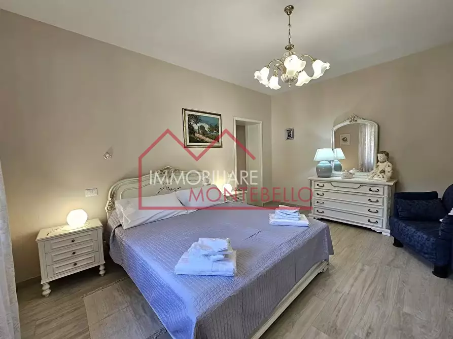 Immagine 27 di Villa in vendita  a Camaiore