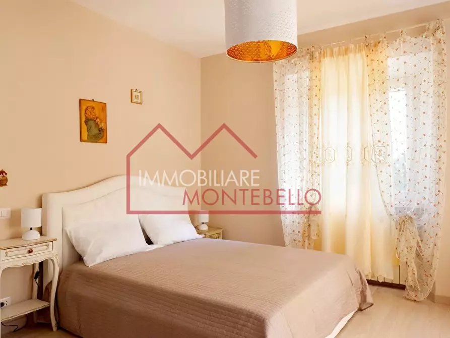 Immagine 2 di Villa in vendita  a Camaiore