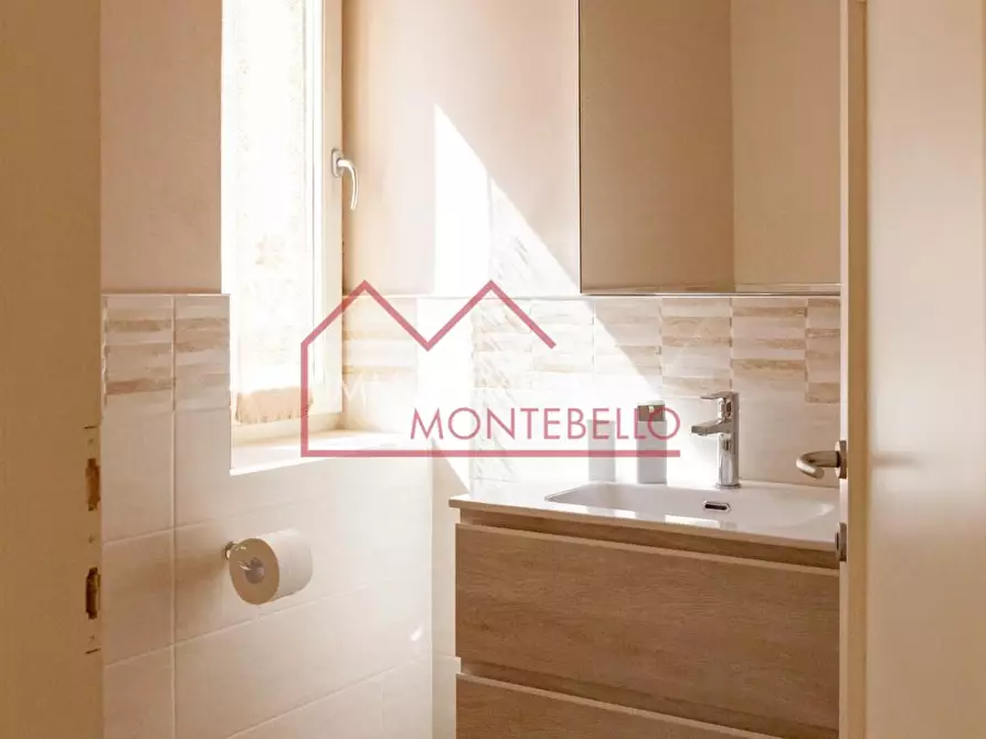 Immagine 25 di Villa in vendita  a Camaiore