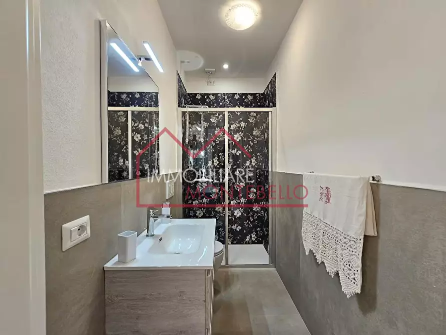 Immagine 7 di Villa in vendita  a Camaiore