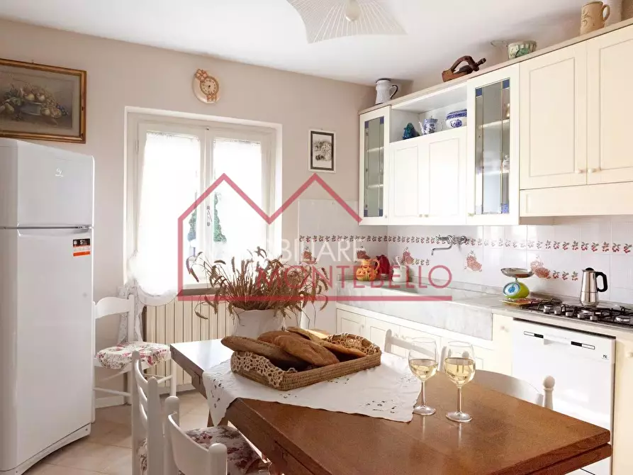 Immagine 3 di Villa in vendita  a Camaiore