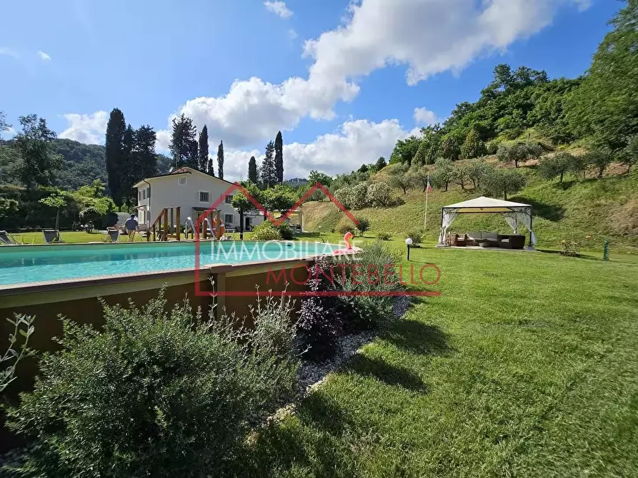 Immagine 10 di Villa in vendita  a Camaiore