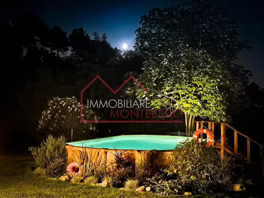 Immagine 5 di Villa in vendita  a Camaiore