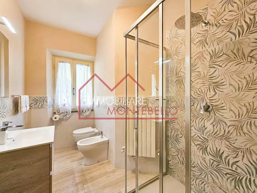 Immagine 18 di Villa in vendita  a Camaiore