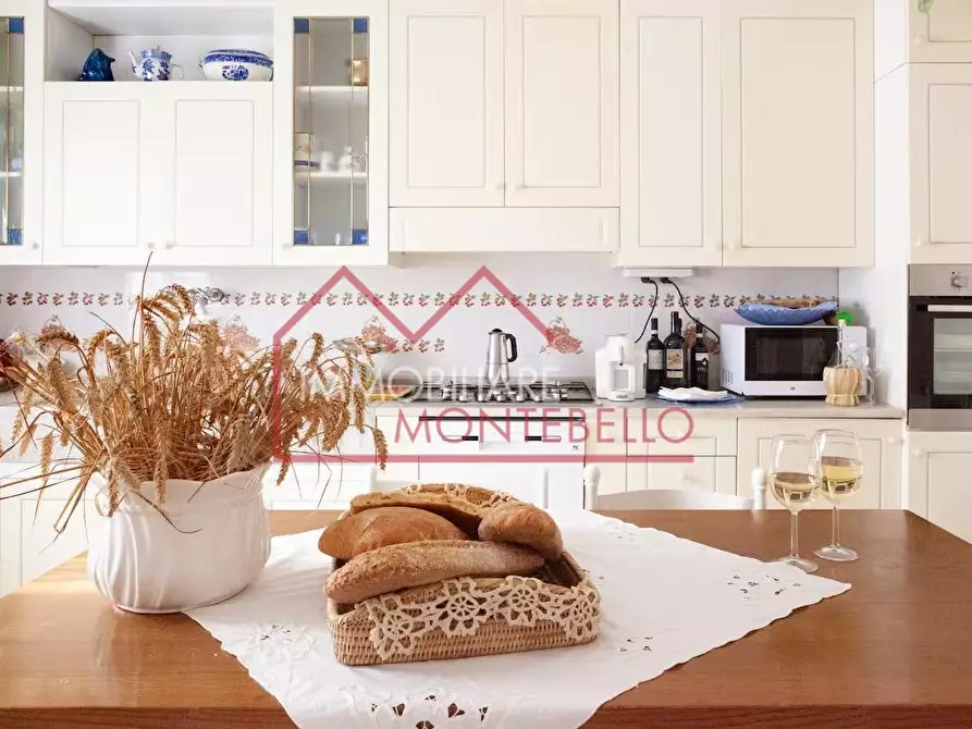 Immagine 32 di Villa in vendita  a Camaiore