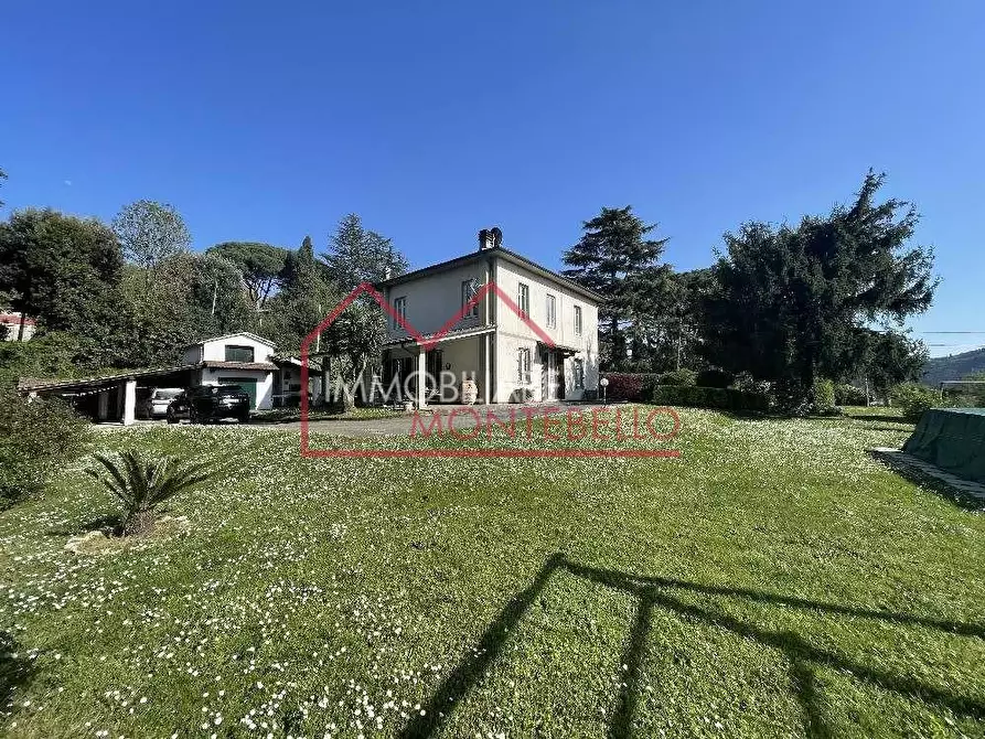 Immagine 4 di Villa in vendita  a Camaiore
