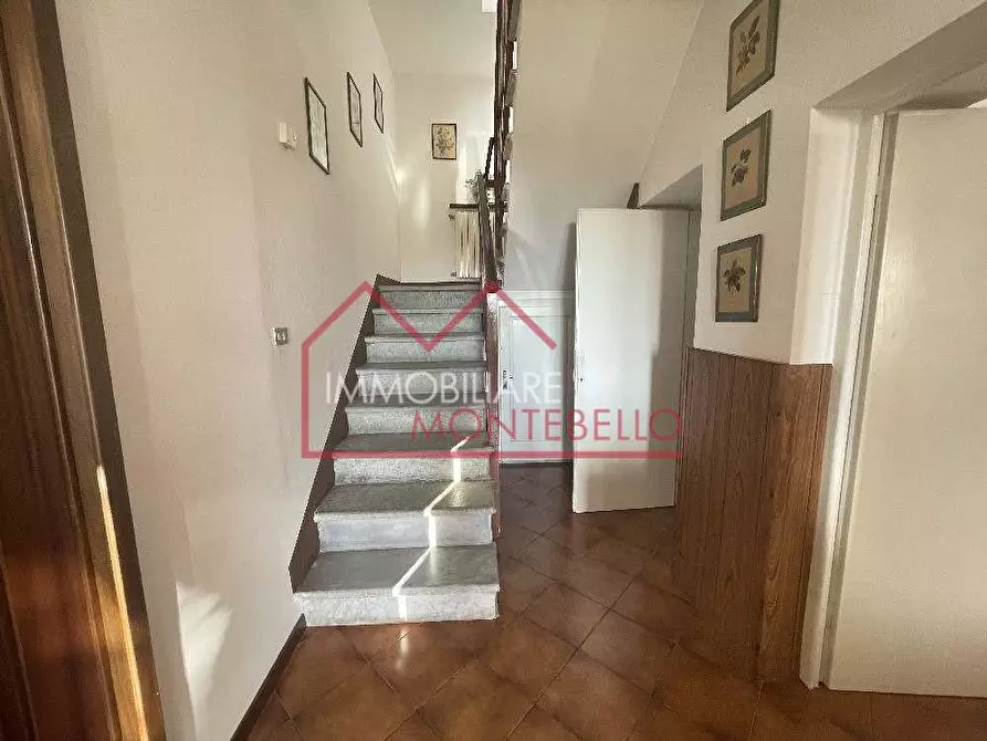 Immagine 17 di Villa in vendita  a Camaiore