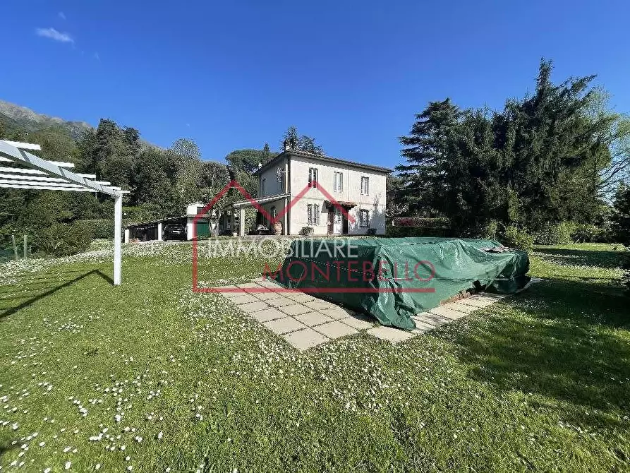 Immagine 7 di Villa in vendita  a Camaiore