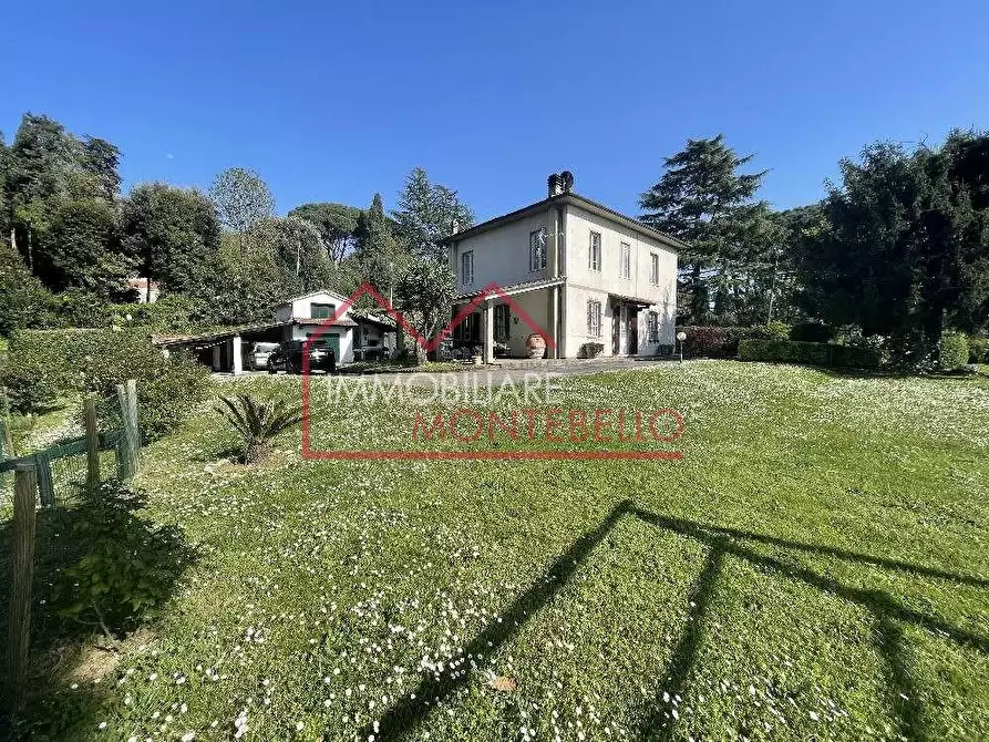 Immagine 6 di Villa in vendita  a Camaiore