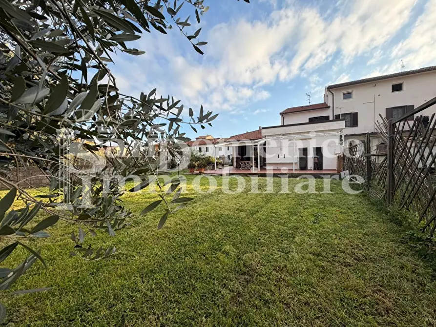 Immagine 38 di Casa bifamiliare in vendita  a Cascina