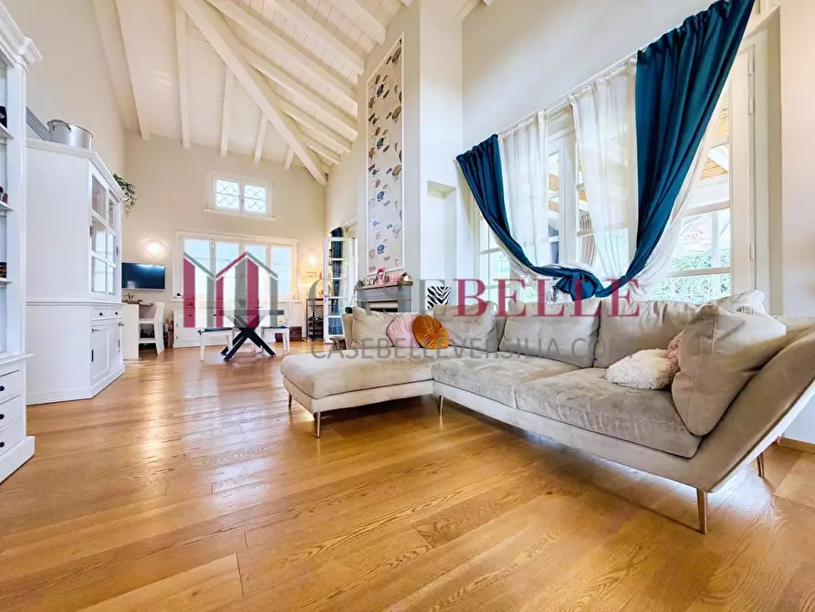 Immagine 1 di Villa in affitto  a Forte Dei Marmi