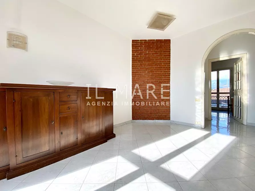 Immagine 5 di Appartamento in vendita  a Massa