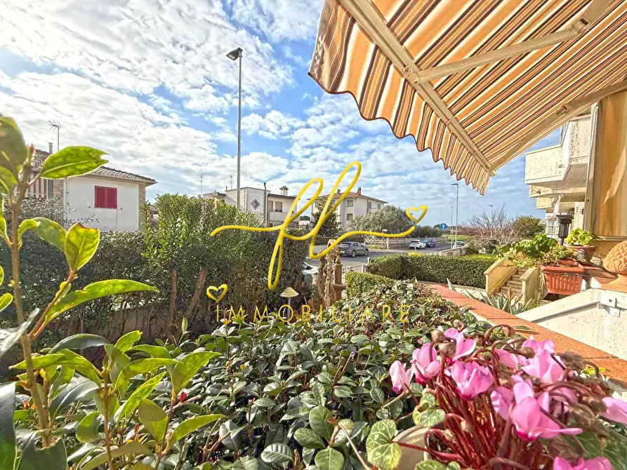 Immagine 2 di Appartamento in vendita  a Cecina