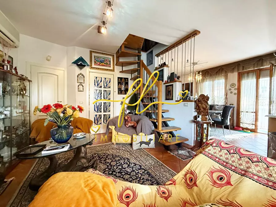 Immagine 18 di Appartamento in vendita  a Cecina