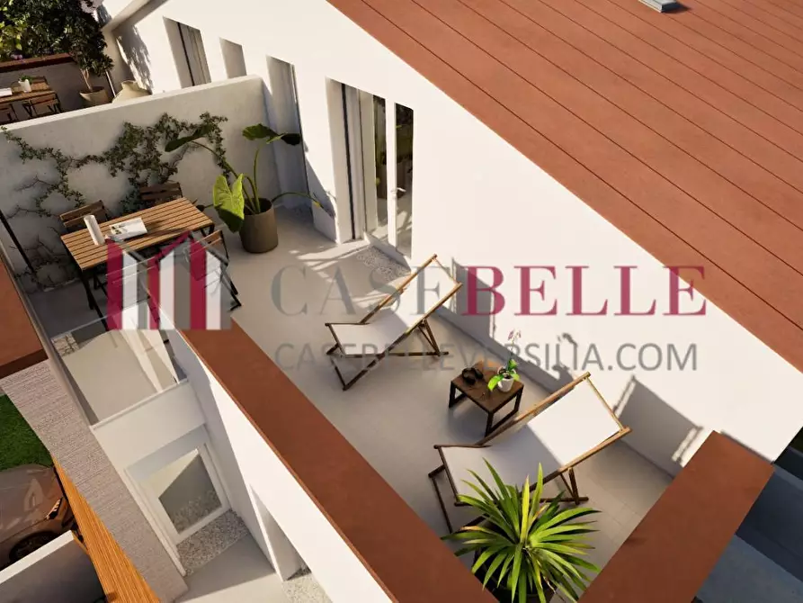 Immagine 2 di Casa trifamiliare in vendita  a Camaiore