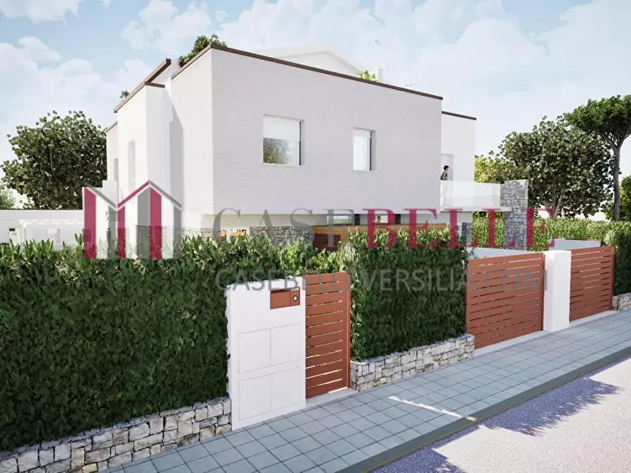 Immagine 5 di Casa trifamiliare in vendita  a Camaiore