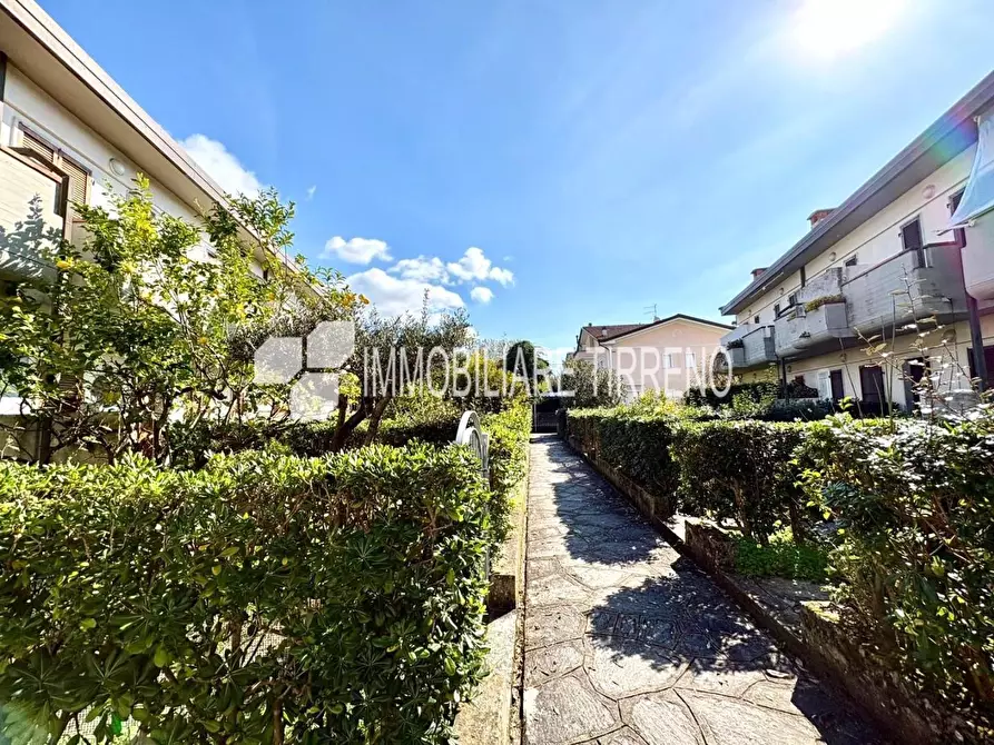 Immagine 21 di Villetta a schiera in vendita  a Massa