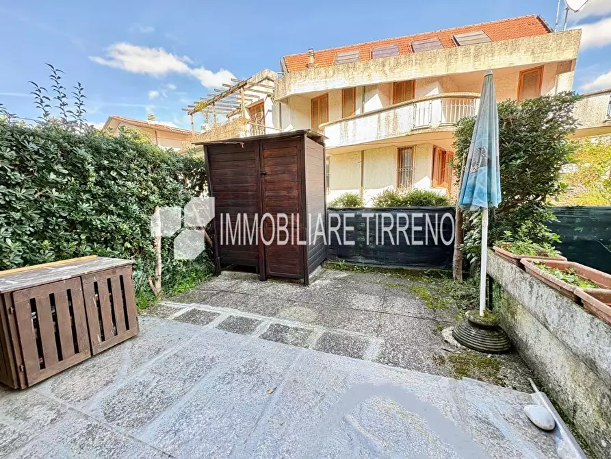 Immagine 9 di Villetta a schiera in vendita  a Massa