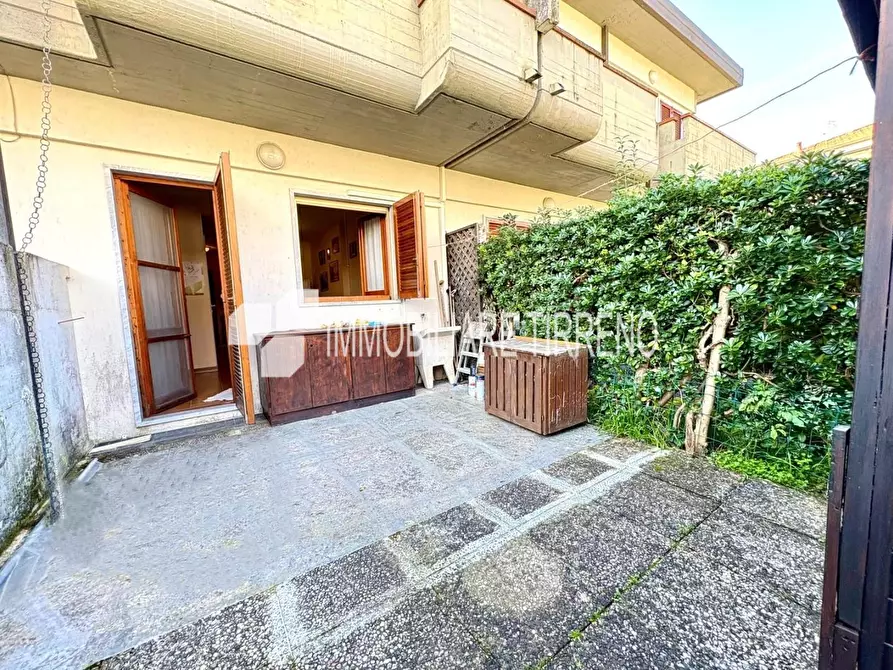 Immagine 10 di Villetta a schiera in vendita  a Massa