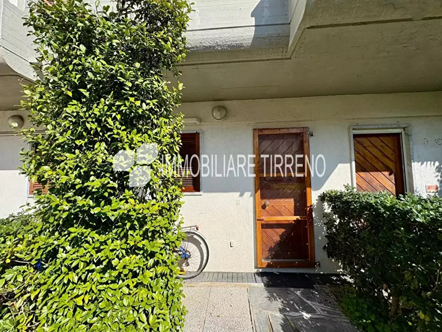 Immagine 2 di Villetta a schiera in vendita  a Massa