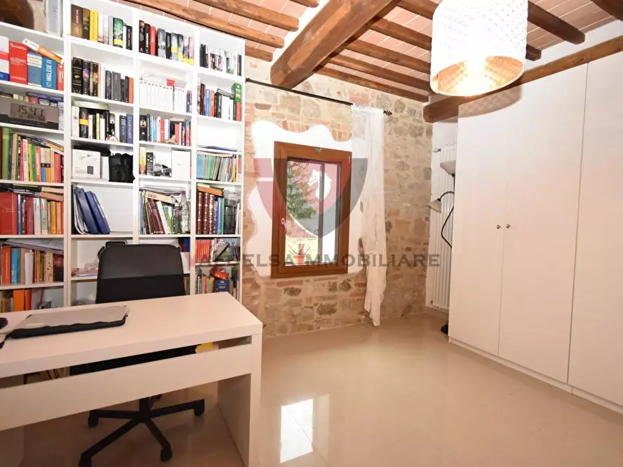 Immagine 25 di Appartamento in vendita  a Casole D'elsa