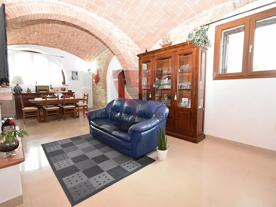 Immagine 3 di Appartamento in vendita  a Casole D'elsa