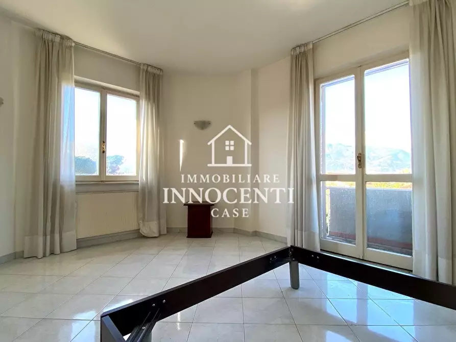 Immagine 19 di Appartamento in vendita  a Massa