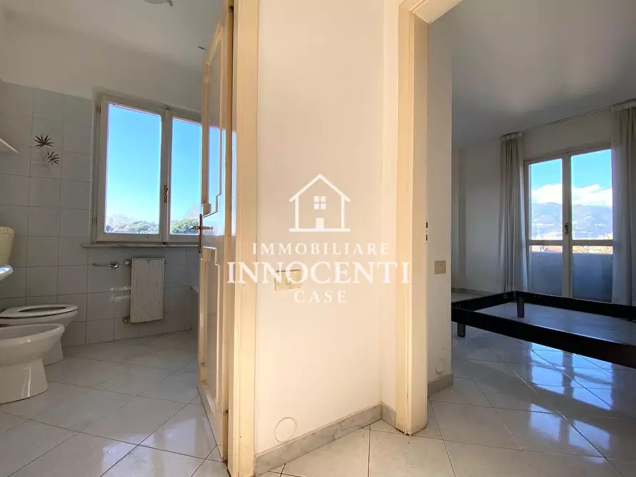Immagine 17 di Appartamento in vendita  a Massa