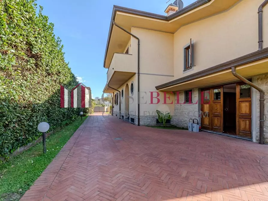 Immagine 2 di Villa in affitto  a Forte Dei Marmi