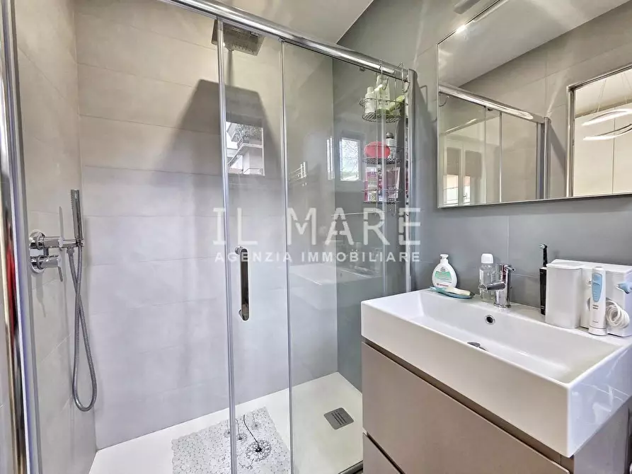 Immagine 16 di Appartamento in vendita  a Massa