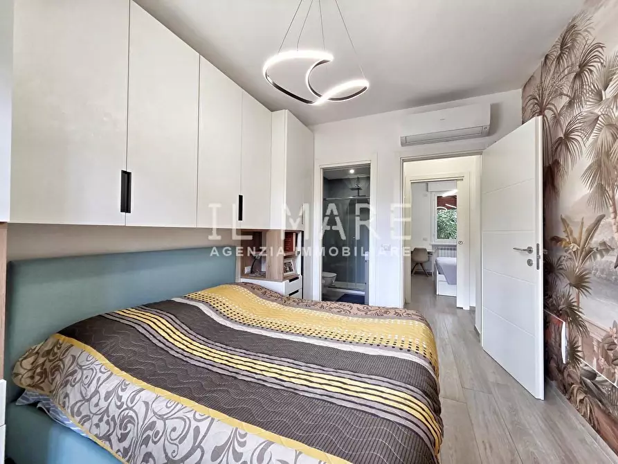 Immagine 11 di Appartamento in vendita  a Massa