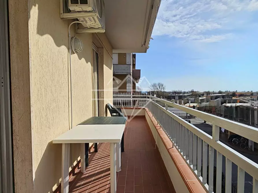 Immagine 10 di Appartamento in vendita  a Sarzana