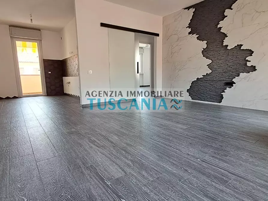 Immagine 1 di Appartamento in vendita  a Cecina