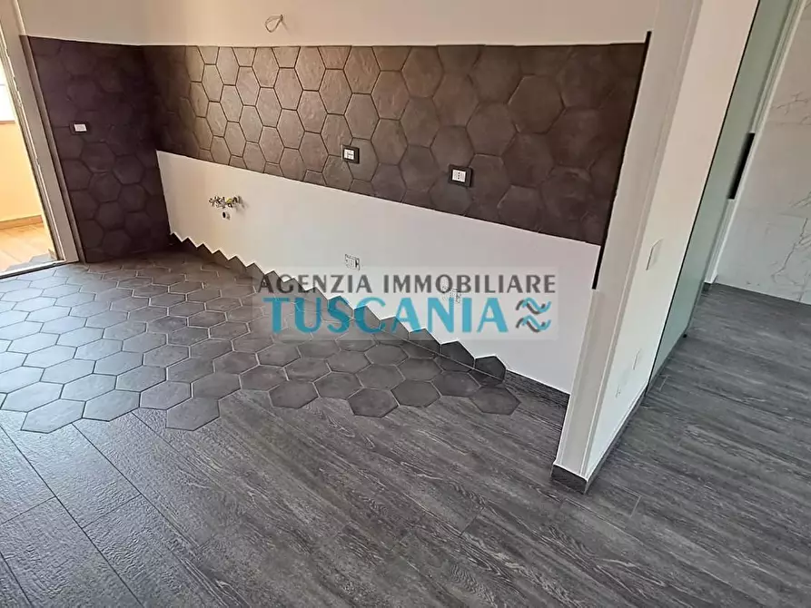 Immagine 8 di Appartamento in vendita  a Cecina