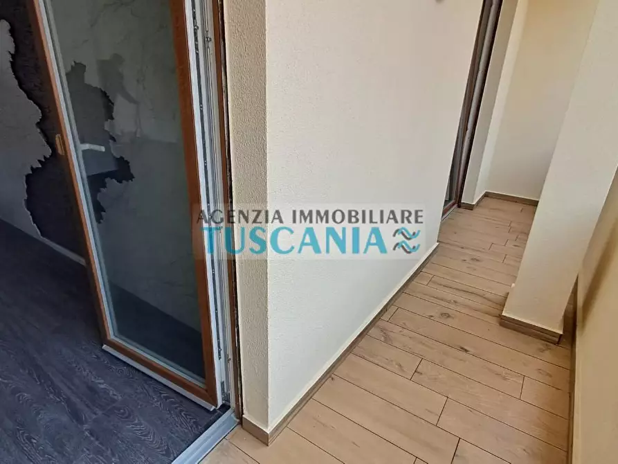 Immagine 11 di Appartamento in vendita  a Cecina