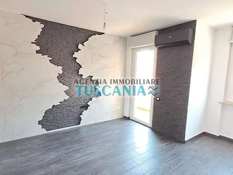 Immagine 2 di Appartamento in vendita  a Cecina