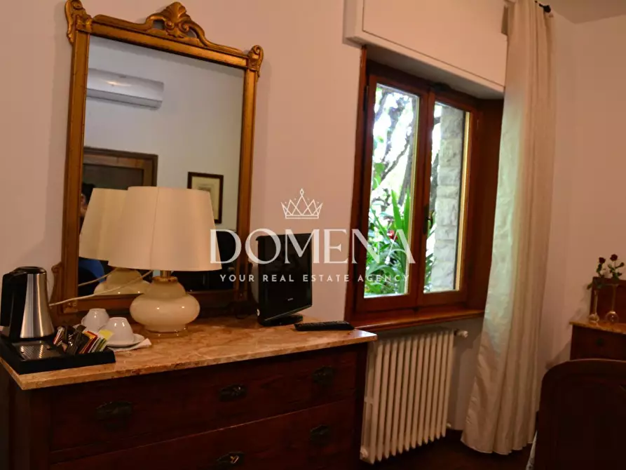 Immagine 13 di Villa in vendita  a Siena