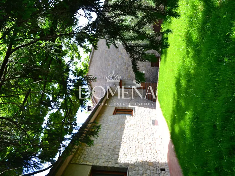 Immagine 9 di Villa in vendita  a Siena