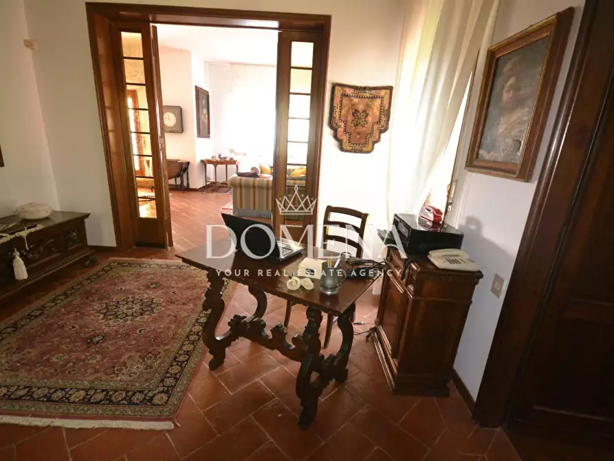 Immagine 11 di Villa in vendita  a Siena