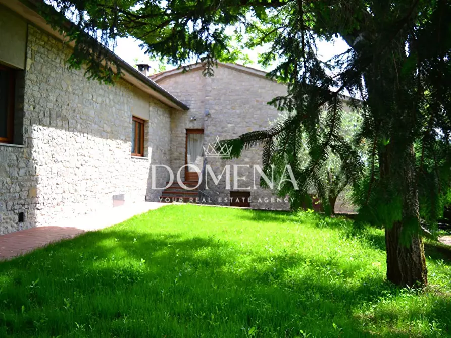 Immagine 8 di Villa in vendita  a Siena