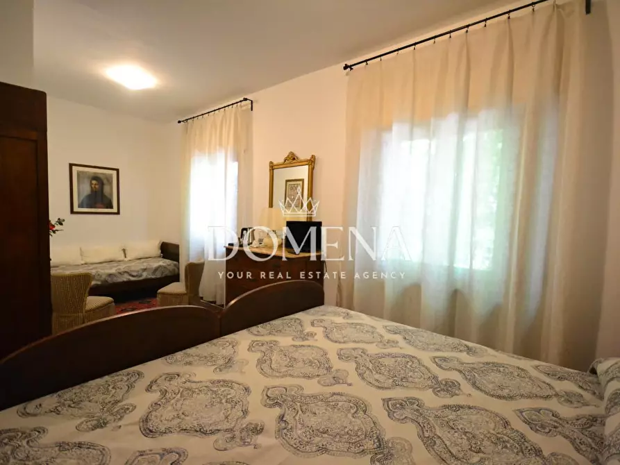 Immagine 12 di Villa in vendita  a Siena