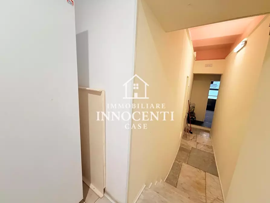 Immagine 4 di Negozio in affitto  a Massa