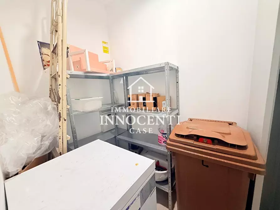 Immagine 6 di Negozio in affitto  a Massa