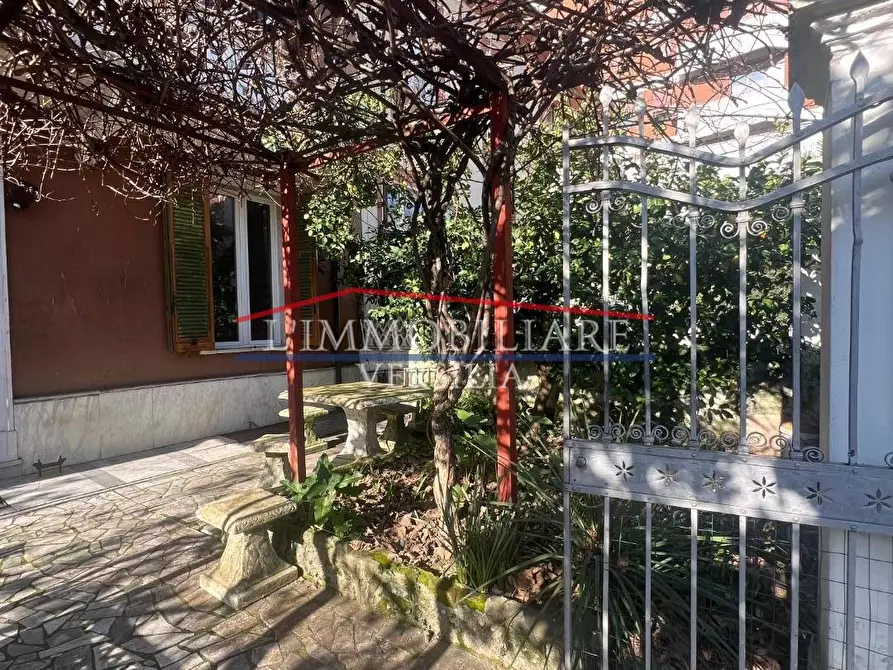 Immagine 4 di Villetta a schiera in vendita  a Massa