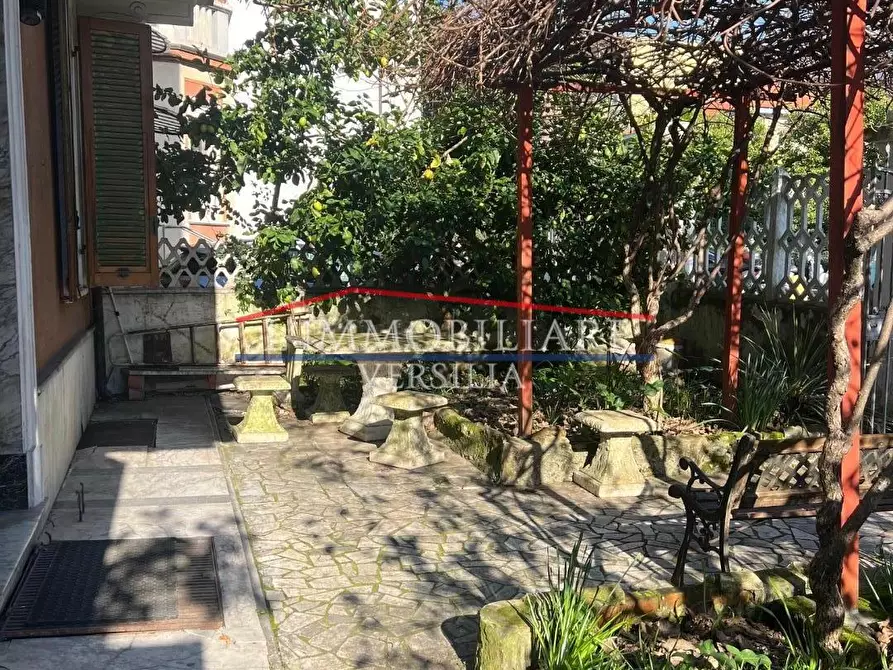 Immagine 11 di Villetta a schiera in vendita  a Massa