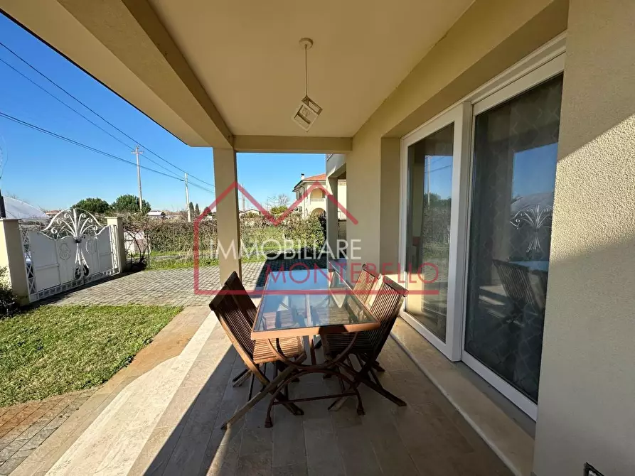Immagine 12 di Villa in vendita  a Camaiore