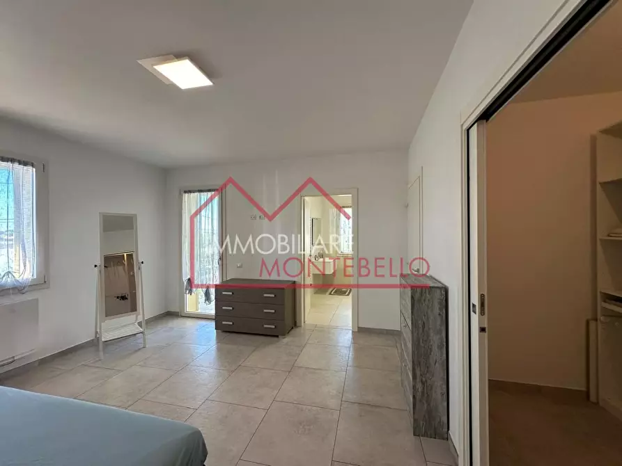 Immagine 6 di Villa in vendita  a Camaiore