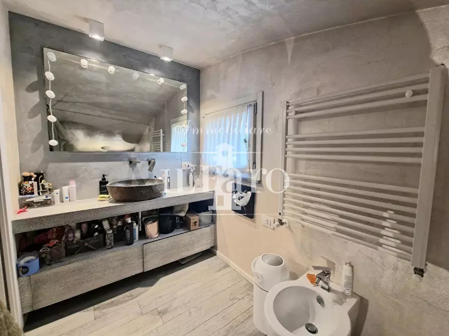 Immagine 35 di Appartamento in vendita  a Campi Bisenzio