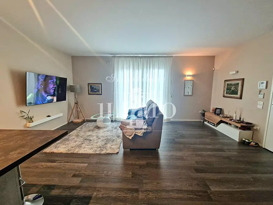 Immagine 1 di Appartamento in vendita  a Campi Bisenzio