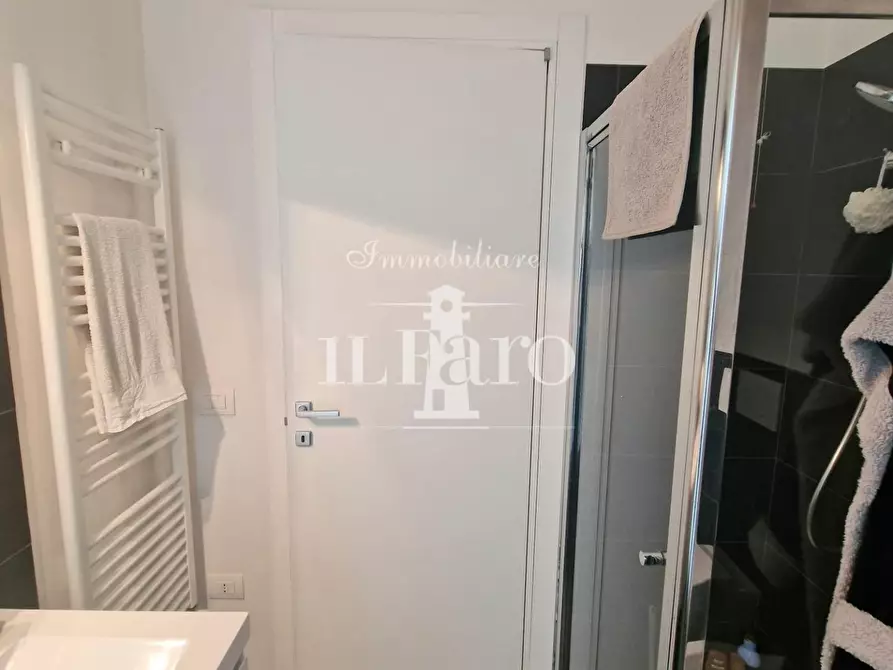 Immagine 21 di Appartamento in vendita  a Campi Bisenzio